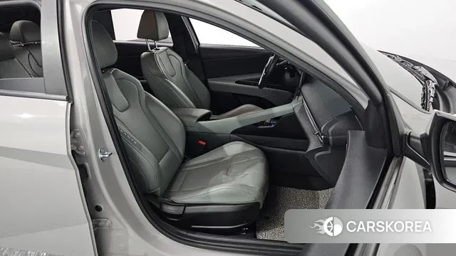 Hyundai The New Avante (CN7) 2024 Серебристо-серый из Кореи, фото 4