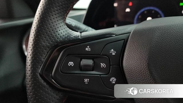 Chevrolet (GM Daewoo) Trax Crossover 2024 Серый из Кореи, фото 4