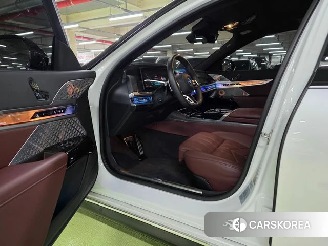 BMW 7 Series (G70) 2024 Белый из Кореи, фото 4