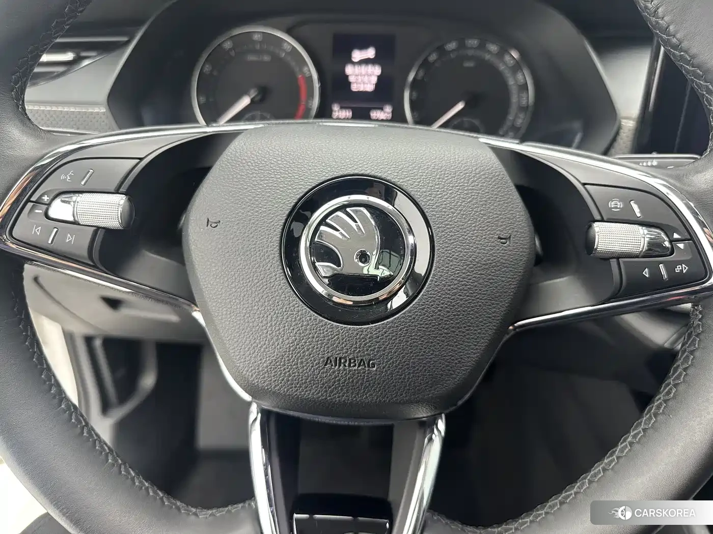 Skoda Octavia 2023 Белый из Китая, фото 4