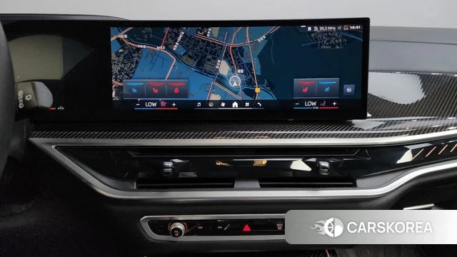 BMW X7 (G07) 2024 Светло-серебряный цвет из Кореи, фото 4