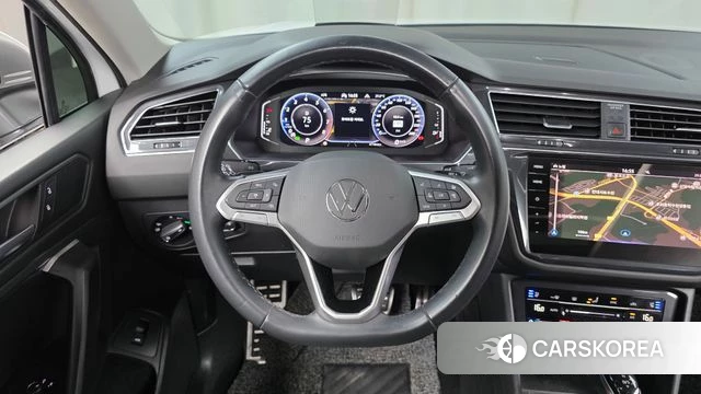 Volkswagen Tiguan Allspace 2023 Белый из Кореи, фото 4