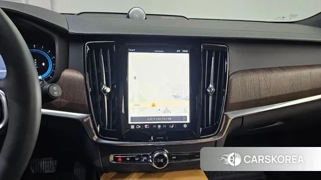 Volvo V90 Cross-Country 2024 Белый из Кореи, фото 4