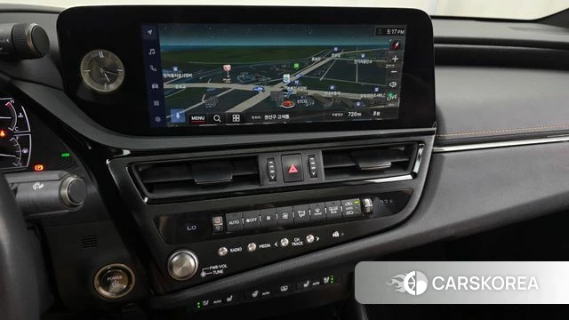 Lexus ES300h 7th generation 2023 Белый из Кореи, фото 4
