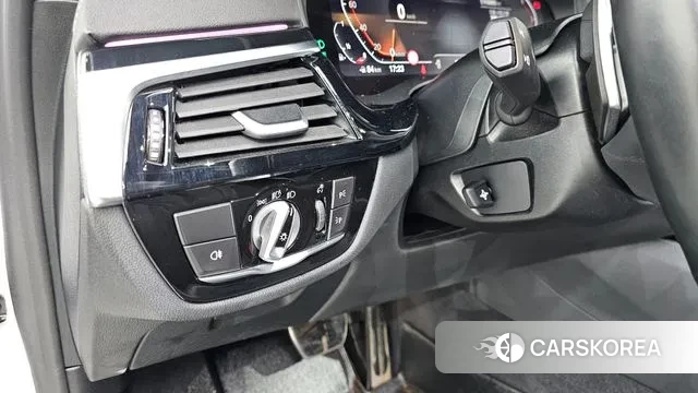 BMW 5 Series (G30) 2022 Белый из Кореи, фото 4