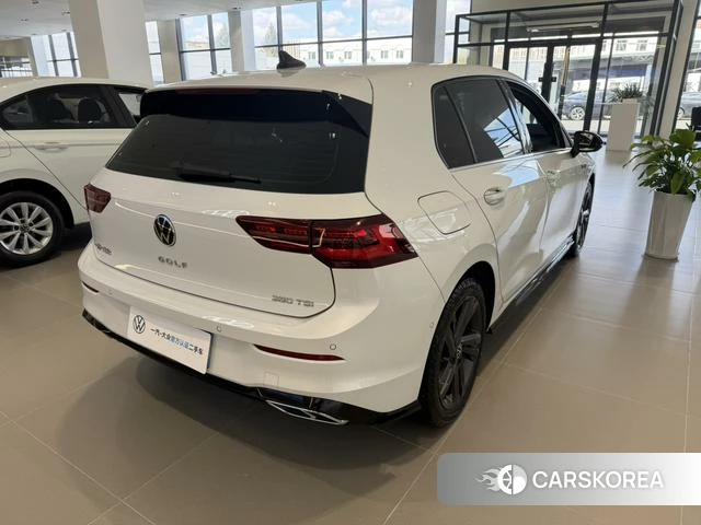 Volkswagen Golf 2024 Белый из Китая, фото 4