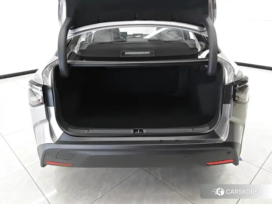 Toyota bZ3 2026 Silver/gray из Китая, фото 5