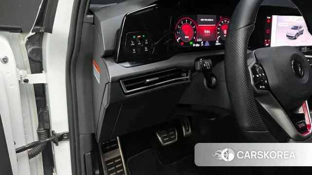 Volkswagen Golf 8th Generation 2022 Белый из Кореи, фото 4