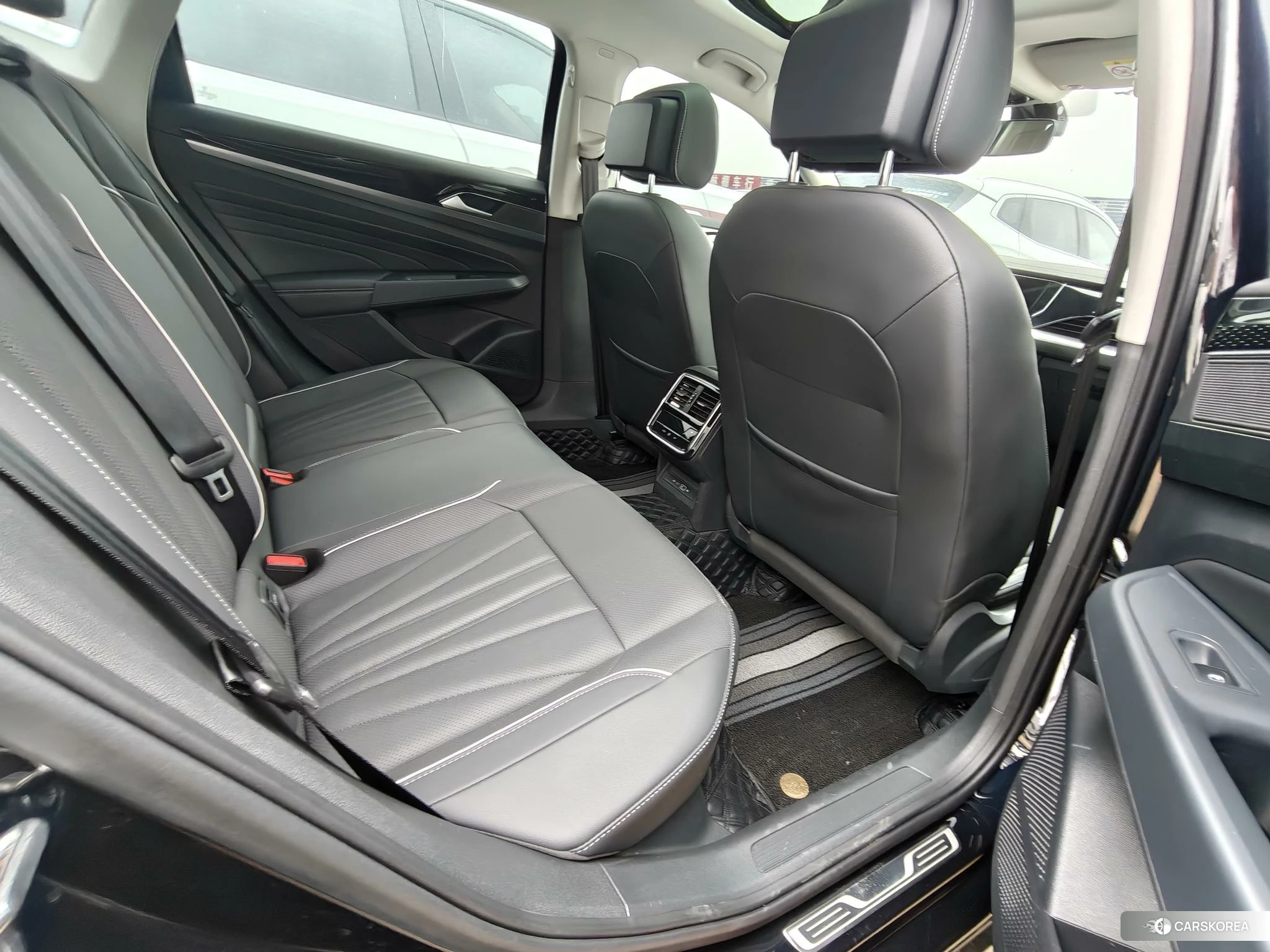 Volkswagen Passat 2024 Черный из Китая, фото 4