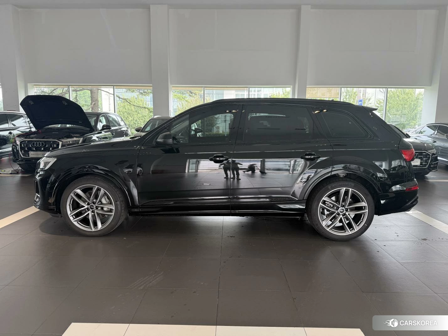Audi Q7 2024 Черный из Китая, фото 4