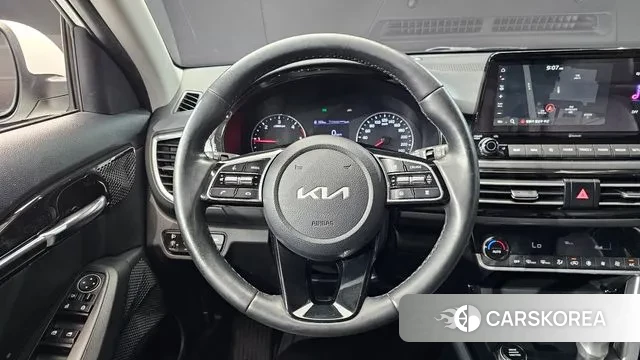 Kia Seltos 2022 Белый из Кореи, фото 4