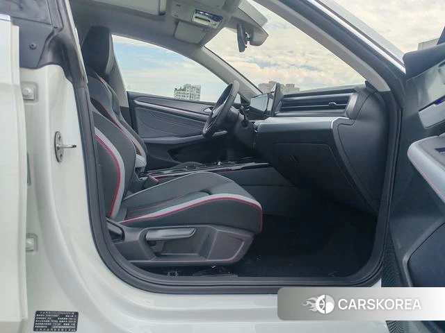 Volkswagen Lingdu 2024 Белый из Китая, фото 4