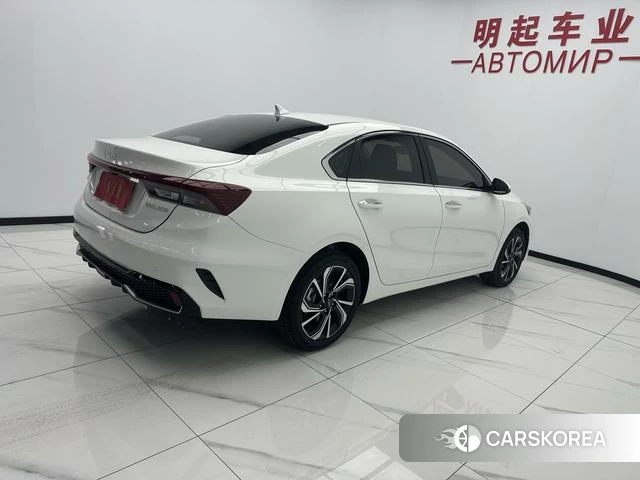 Kia K3 2023 Белый из Китая, фото 4