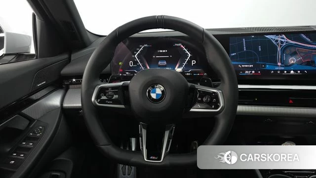 BMW 5 Series (G60) 2024 Светло-серебряный цвет из Кореи, фото 4