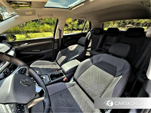 Volkswagen Golf 8th Generation 2024 Синий из Кореи, фото 4