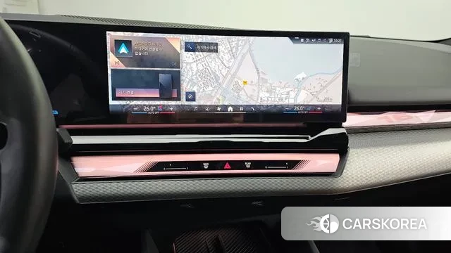 BMW 5 Series (G60) 2025 Белый из Кореи, фото 4