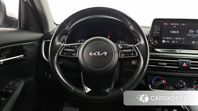Kia Seltos 2022 Белый из Кореи, фото 4