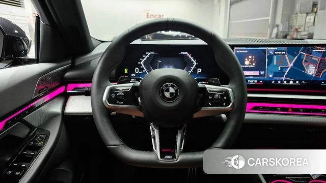 BMW 5 Series (G60) 2025 Черный из Кореи, фото 4