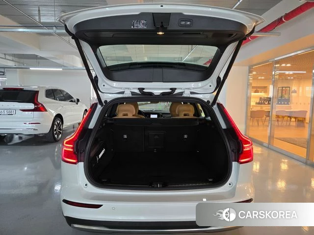 Volvo V60 Cross-Country 2nd Generation 2025 Белый из Кореи, фото 4