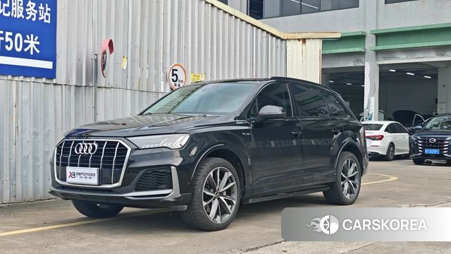 Audi Q7 2022 Черный из Китая, фото 4