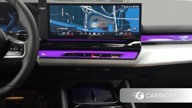 BMW 5 Series (G60) 2026 Светло-серебряный цвет из Кореи, фото 4
