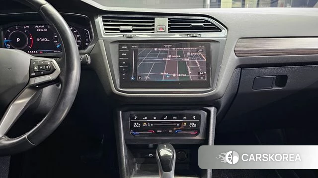 Volkswagen Tiguan Allspace 2023 Белый из Кореи, фото 4