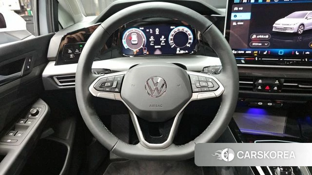 Volkswagen Golf 8th Generation 2025 Светло-серебряный цвет из Кореи, фото 4