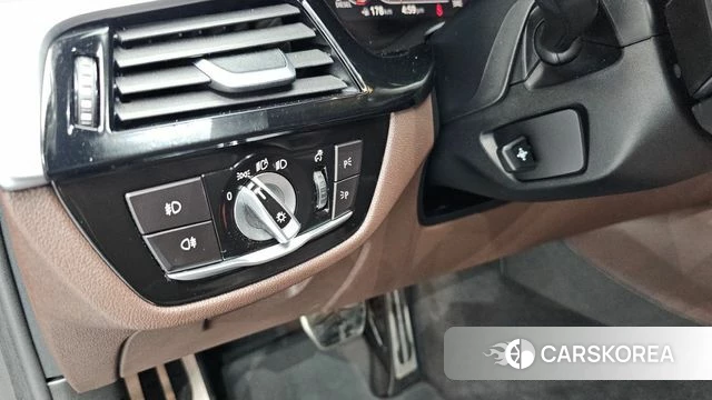 BMW 5 Series (G30) 2019 Серый из Кореи, фото 4