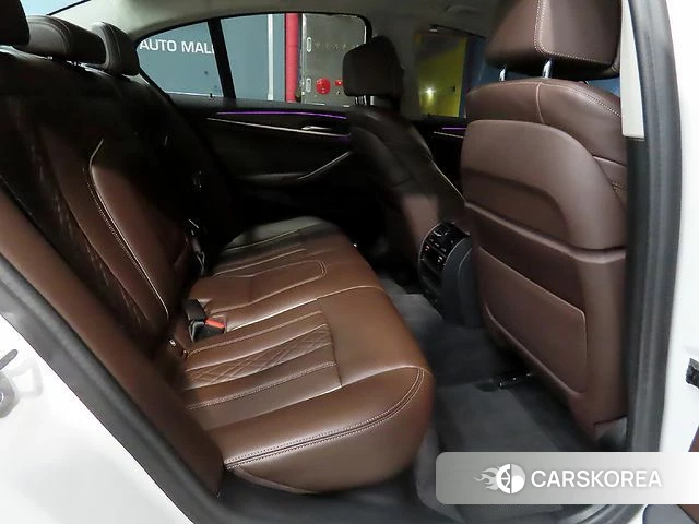 BMW 5 Series (G30) 2018 Белый из Кореи, фото 4