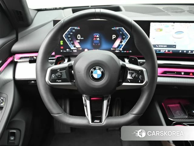 BMW 5 Series (G60) 2025 Черный из Кореи, фото 4