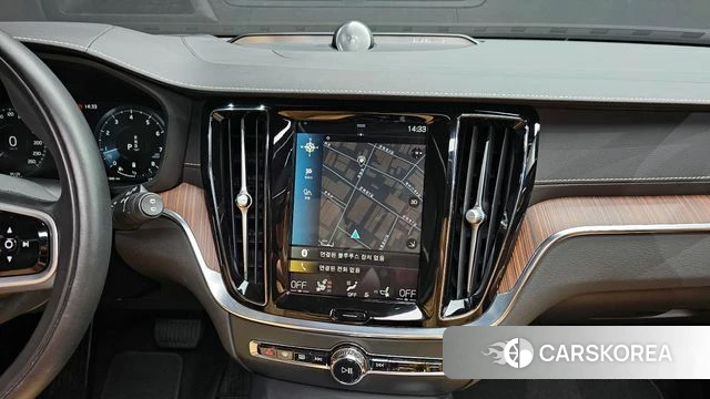 Volvo V60 Cross-Country 2nd Generation 2021 Серый из Кореи, фото 4