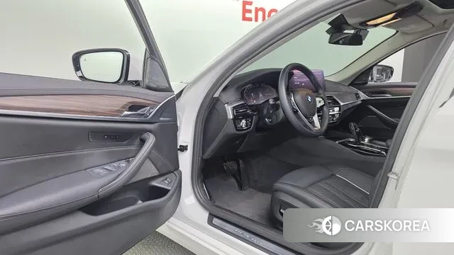 BMW 5 Series (G30) 2022 Белый из Кореи, фото 4