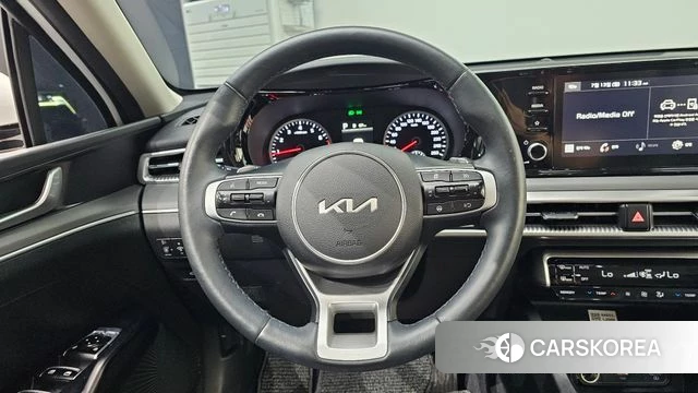 Kia K5 3rd generation 2023 Белый из Кореи, фото 4