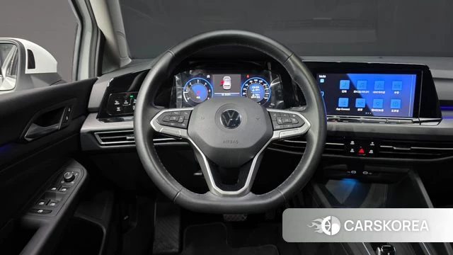 Volkswagen Golf 8th Generation 2022 Белый из Кореи, фото 4