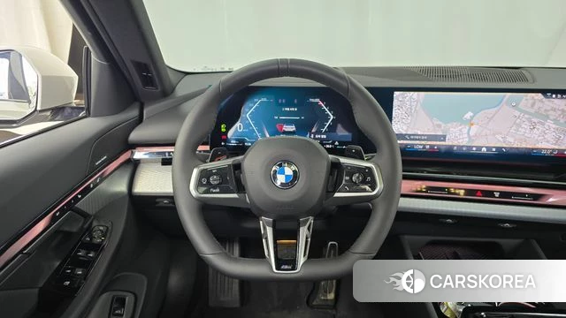 BMW 5 Series (G60) 2025 Белый из Кореи, фото 4