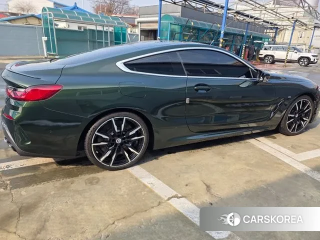 BMW 8 Series (G15) 2022 Темно-зеленый из Кореи, фото 4