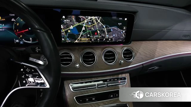 Mercedes-Benz E-Class W213 2022 Серебристо-серый из Кореи, фото 4