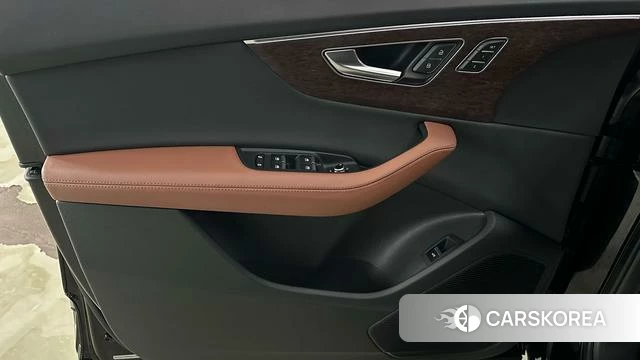 Audi Q7 2024 Черный из Китая, фото 4