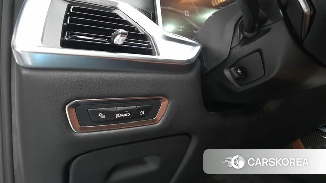 BMW X7 (G07) 2025 Белый из Кореи, фото 4