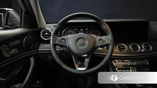 Mercedes-Benz E-Class W213 2018 Серый из Кореи, фото 4
