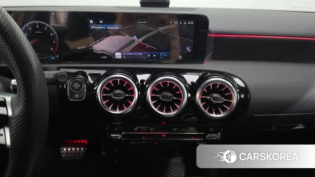 Mercedes-Benz A-Class W177 2024 Песочный из Кореи, фото 4
