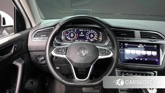 Volkswagen Tiguan second Generation 2022 Белый из Кореи, фото 4