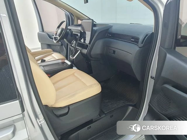 Hyundai Staria 2023 Серый из Кореи, фото 4