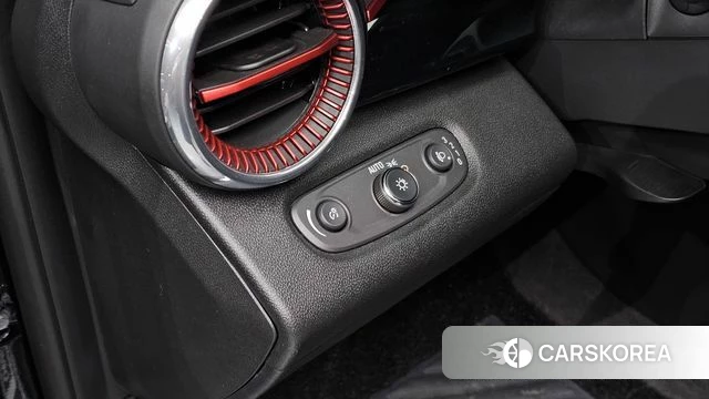 Chevrolet (GM Daewoo) Trax Crossover 2024 Черный из Кореи, фото 4