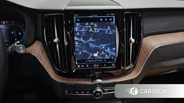 Volvo XC60 second Generation 2023 Белый из Кореи, фото 4