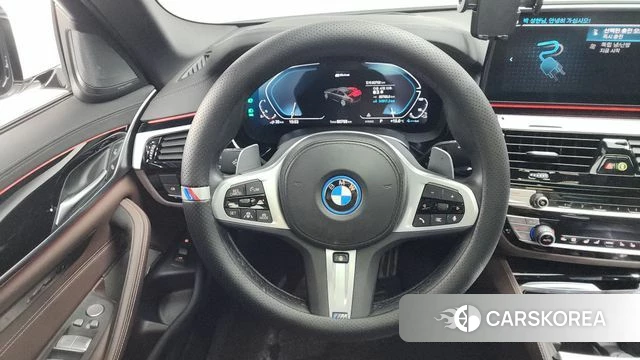 BMW 5 Series (G30) 2022 Белый из Кореи, фото 4