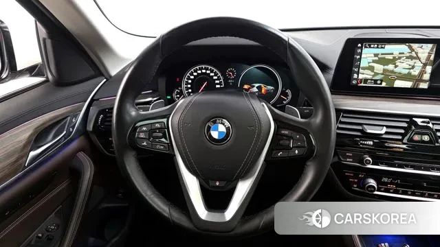 BMW 5 Series (G30) 2018 Белый из Кореи, фото 4
