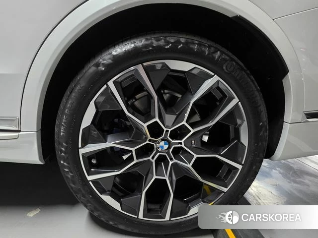 BMW X7 (G07) 2025 Жемчужный цвет из Кореи, фото 4