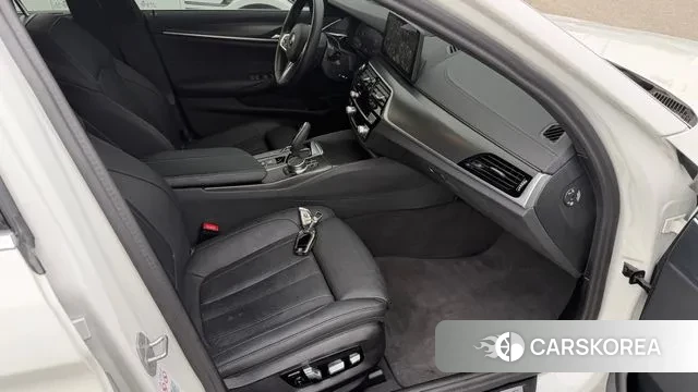 BMW 5 Series (G30) 2022 Белый из Кореи, фото 4