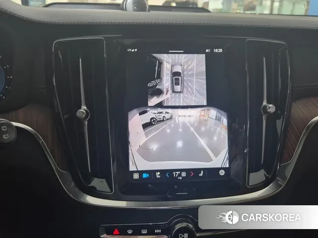 Volvo V60 Cross-Country 2nd Generation 2025 Белый из Кореи, фото 4